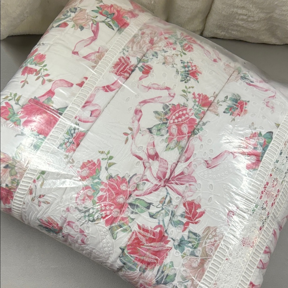 LoveShackFancy Cabbage Rose Quilt Bedding Floral Lace Lace Detail Full Queen NEW - Picture 5 of 7